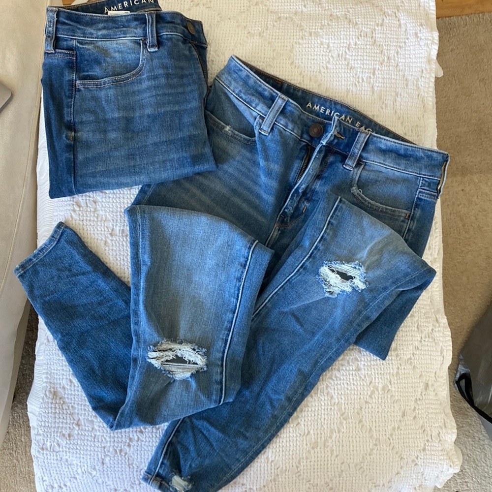 Lot of 2 American Eagle jeans 2S, 2 short